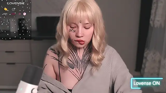 Snapshot of tradishka chatting on March 2025 02:59:01 AM tradishka online show from March 2025 02:59:01 AM