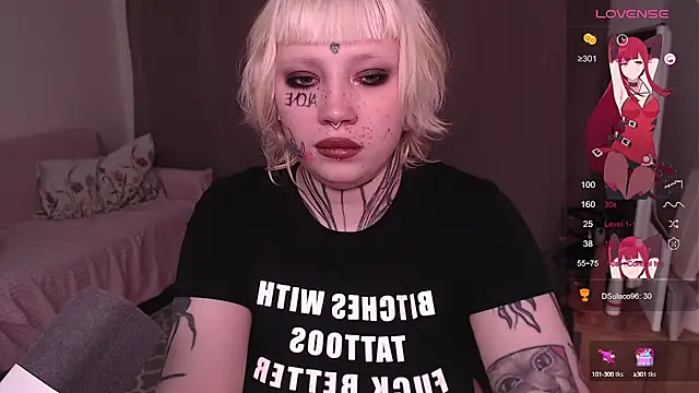 Snapshot of tradishka chatting on September 2025 07:03:02 PM tradishka online show from September 2025 07:03:02 PM