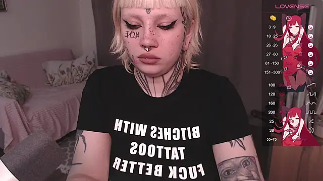 Snapshot of tradishka chatting on September 2025 08:08:01 PM tradishka online show from September 2025 08:08:01 PM