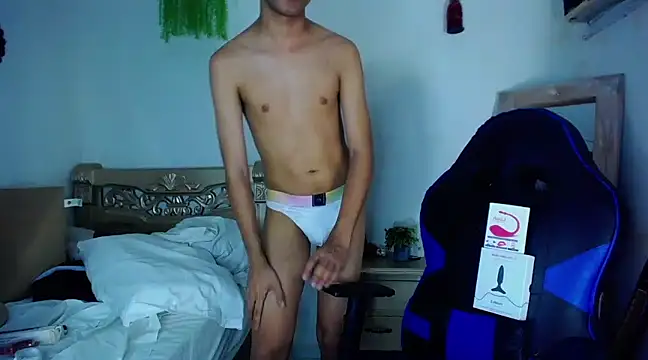 Snapshot of huge_armound chatting on January 2025 04:38:01 PM huge armound online show from January 2025 04:38:01 PM