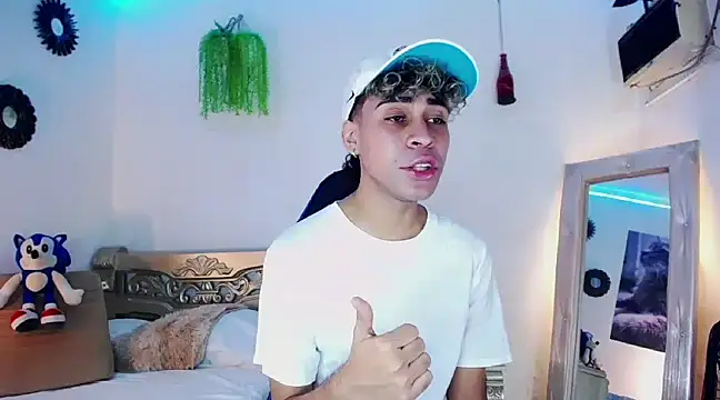 Snapshot of huge_armound chatting on February 2025 04:44:01 PM huge armound online show from February 2025 04:44:01 PM