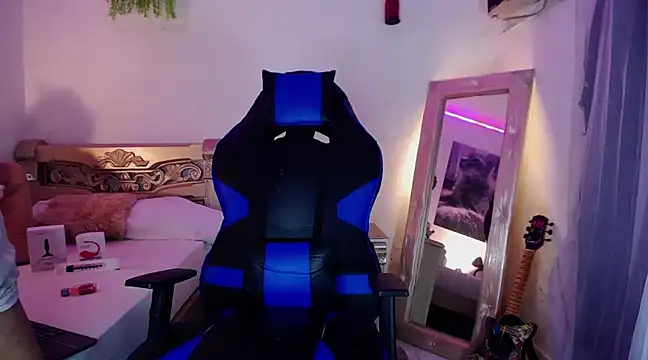 Snapshot of huge_armound chatting on February 2025 11:36:02 PM huge armound online show from February 2025 11:36:02 PM