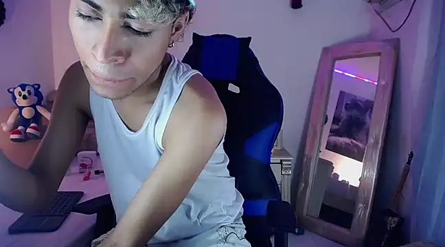 Snapshot of huge_armound chatting on February 2025 02:26:01 PM huge armound online show from February 2025 02:26:01 PM