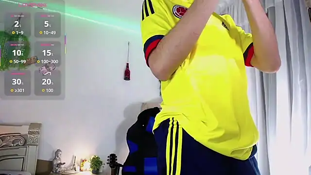 Snapshot of huge_armound chatting on October 2025 12:42:01 AM huge armound online show from October 2025 12:42:01 AM