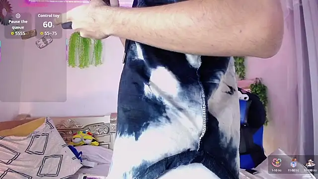 Snapshot of huge_armound chatting on October 2025 12:11:01 AM huge armound online show from October 2025 12:11:01 AM