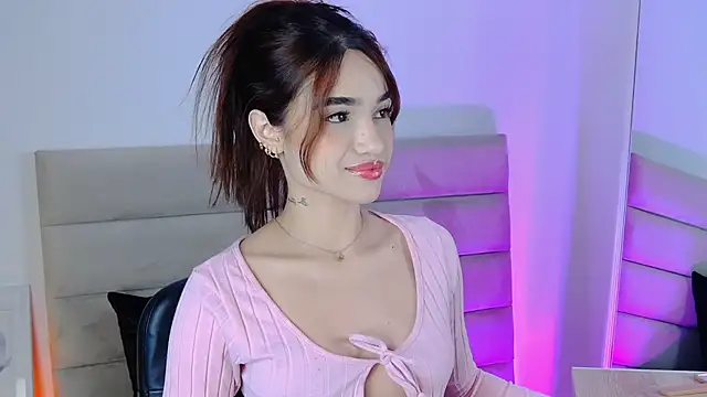 Snapshot of AllieEvans chatting on January 2025 10:56:01 PM AllieEvans online show from January 2025 10:56:01 PM