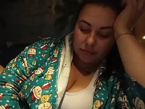 Snapshot of DaisyStreet chatting on December 2024 08:47:02 PM DaisyStreet online show from December 2024 08:47:02 PM