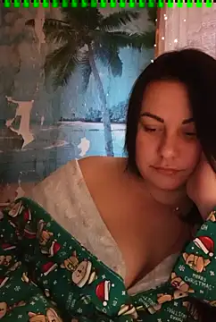 Snapshot of DaisyStreet chatting on December 2024 01:24:02 PM DaisyStreet online show from December 2024 01:24:02 PM