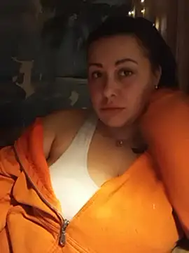 Snapshot of DaisyStreet chatting on December 2024 06:18:02 PM DaisyStreet online show from December 2024 06:18:02 PM