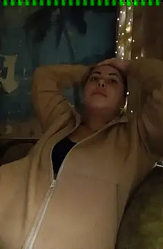 Snapshot of DaisyStreet chatting on January 2025 09:44:02 PM DaisyStreet online show from January 2025 09:44:02 PM