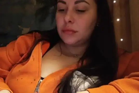 Snapshot of DaisyStreet chatting on January 2025 09:26:02 PM DaisyStreet online show from January 2025 09:26:02 PM