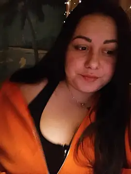 Snapshot of DaisyStreet chatting on January 2025 08:59:02 PM DaisyStreet online show from January 2025 08:59:02 PM