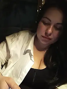 Snapshot of DaisyStreet chatting on March 2025 07:26:02 PM DaisyStreet online show from March 2025 07:26:02 PM