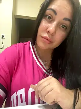 Snapshot of DaisyStreet chatting on October 2025 08:55:02 AM DaisyStreet online show from October 2025 08:55:02 AM