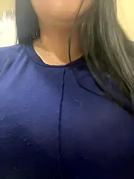 Snapshot of DaisyStreet chatting on October 2025 03:51:02 PM DaisyStreet online show from October 2025 03:51:02 PM