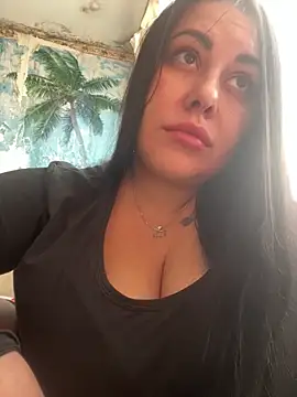 Snapshot of DaisyStreet chatting on October 2025 09:44:01 AM DaisyStreet online show from October 2025 09:44:01 AM