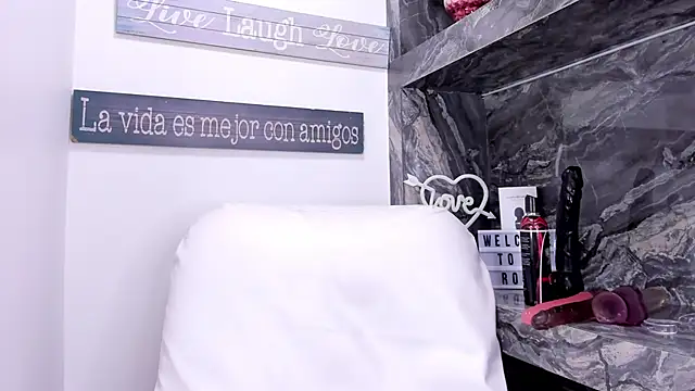 Snapshot of miss_danika chatting on January 2025 02:07:01 PM miss danika online show from January 2025 02:07:01 PM