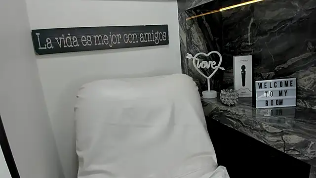 Snapshot of miss_danika chatting on February 2025 11:02:01 AM miss danika online show from February 2025 11:02:01 AM