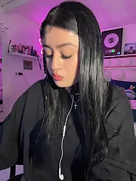 lucianaroy online show from May 2026 10:17:01 PM