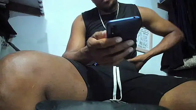 hugo3918  online show from May 2026 12:19:02 AM