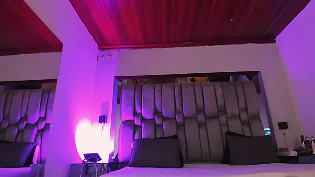 NikkySmiith online show from May 2026 11:27:02 AM