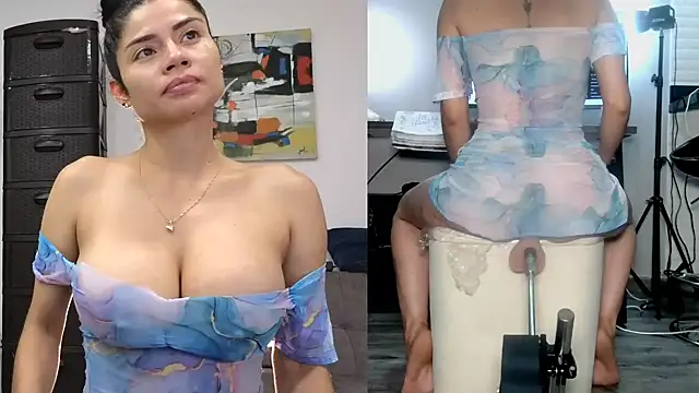 Snapshot of Alondra_fetish chatting on December 2025 11:52:01 AM Alondra fetish online show from December 2025 11:52:01 AM