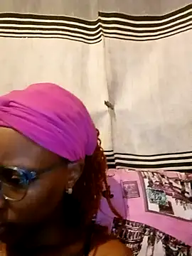 Snapshot of khanyaTheeLyt chatting on November 2025 08:42:02 PM khanyaTheeLyt online show from November 2025 08:42:02 PM