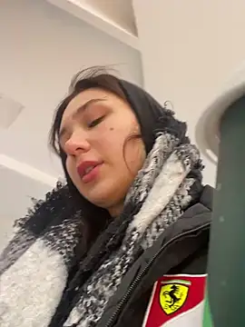 QuitieLia online show from December 2024 08:20:01 AM