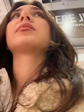 QuitieLia online show from December 2024 04:06:01 PM