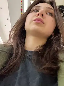 QuitieLia online show from January 2025 03:24:01 PM