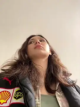 QuitieLia online show from January 2025 03:10:01 PM