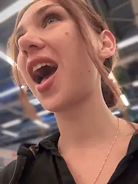 QuitieLia online show from September 2025 09:11:02 AM