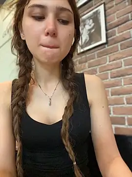 QuitieLia online show from May 2026 07:48:01 AM