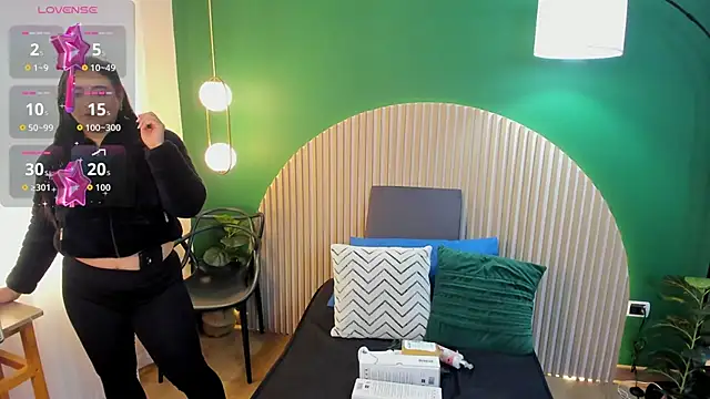 taylor bennet online show from September 2025 12:07:01 PM