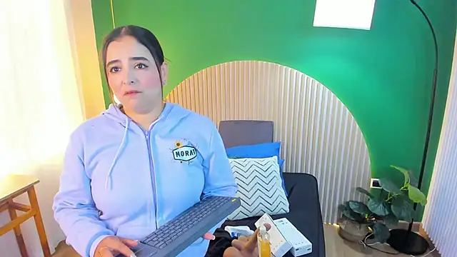 taylor bennet online show from September 2025 12:09:02 PM