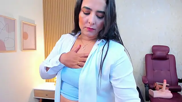 taylor bennet online show from October 2025 12:17:02 PM