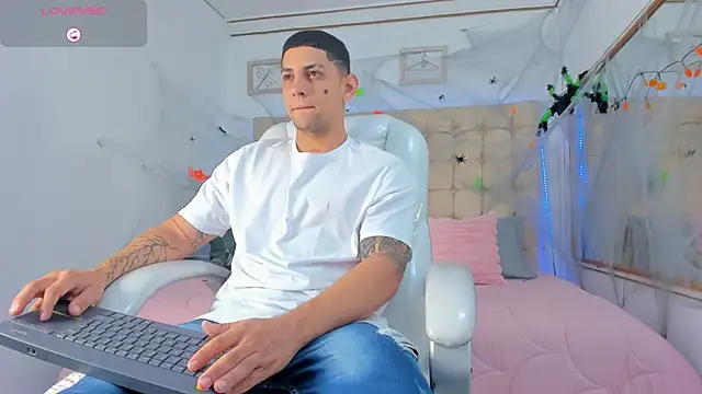 Alex cute77 online show from October 2025 11:18:02 AM