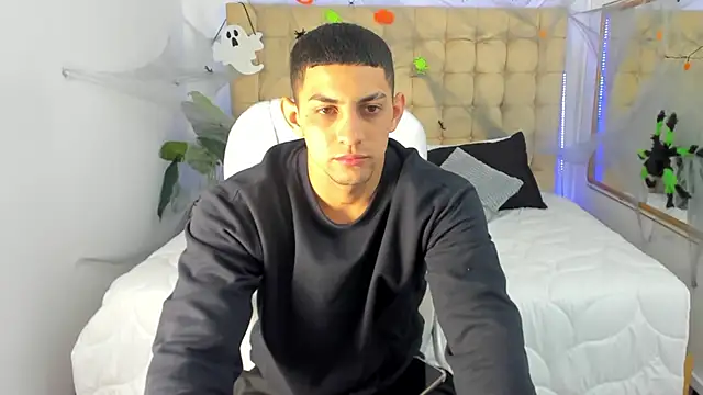 Alex cute77 online show from October 2025 12:49:01 PM