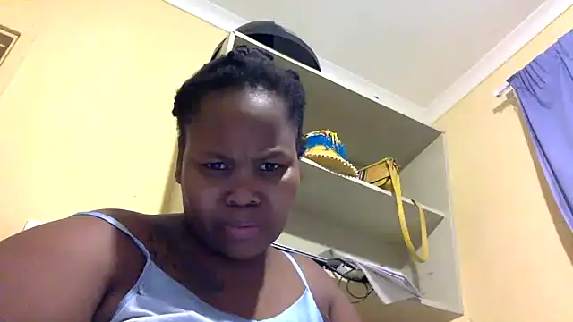 Snapshot of Real1SweetQueen chatting on February 2025 05:18:02 PM Real1SweetQueen online show from February 2025 05:18:02 PM