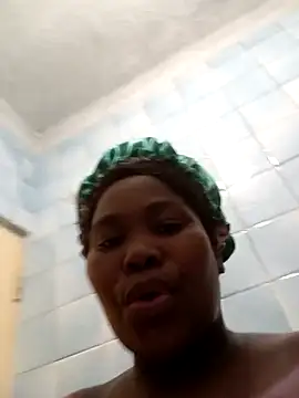 Snapshot of Real1SweetQueen chatting on February 2025 07:58:02 PM Real1SweetQueen online show from February 2025 07:58:02 PM