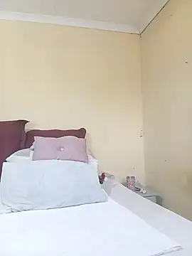 Snapshot of Real1SweetQueen chatting on March 2025 06:52:02 AM Real1SweetQueen online show from March 2025 06:52:02 AM