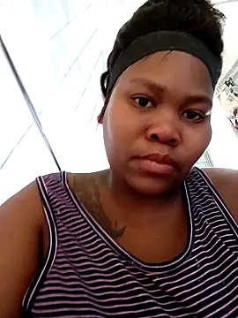 Snapshot of Real1SweetQueen chatting on March 2025 08:04:02 AM Real1SweetQueen online show from March 2025 08:04:02 AM