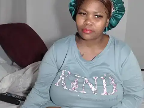 Snapshot of Real1SweetQueen chatting on September 2025 02:28:02 PM Real1SweetQueen online show from September 2025 02:28:02 PM