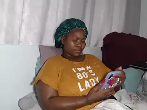 Snapshot of Real1SweetQueen chatting on September 2025 12:09:01 PM Real1SweetQueen online show from September 2025 12:09:01 PM