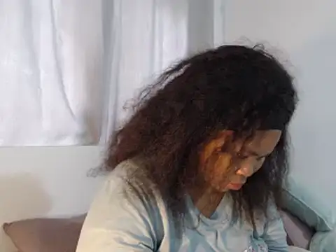 Snapshot of Real1SweetQueen chatting on October 2025 05:32:02 AM Real1SweetQueen online show from October 2025 05:32:02 AM