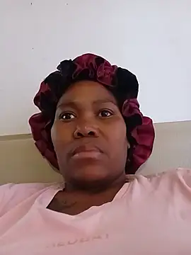 Snapshot of Real1SweetQueen chatting on July 2026 07:37:02 AM Real1SweetQueen online show from July 2026 07:37:02 AM
