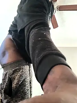 Snapshot of icyMike43 chatting on December 2025 05:17:01 PM icyMike43 online show from December 2025 05:17:01 PM