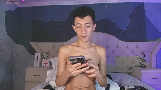 DereckCooperr online show from December 2024 12:07:01 AM