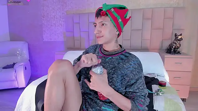 DereckCooperr online show from December 2024 12:11:02 AM