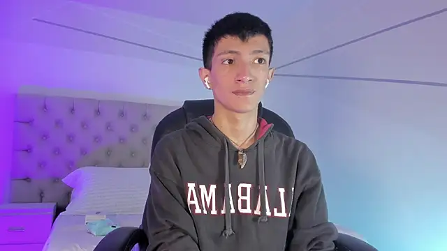 DereckCooperr online show from December 2024 06:27:01 PM